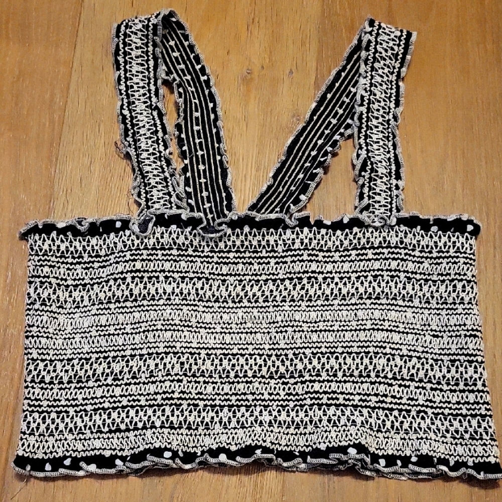 Hem & Thread Black And White Crop Top Size Medium